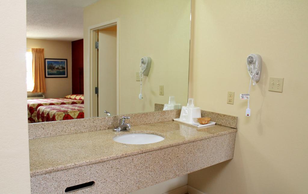 Best Way Inn And Suites - New Orleans Room photo