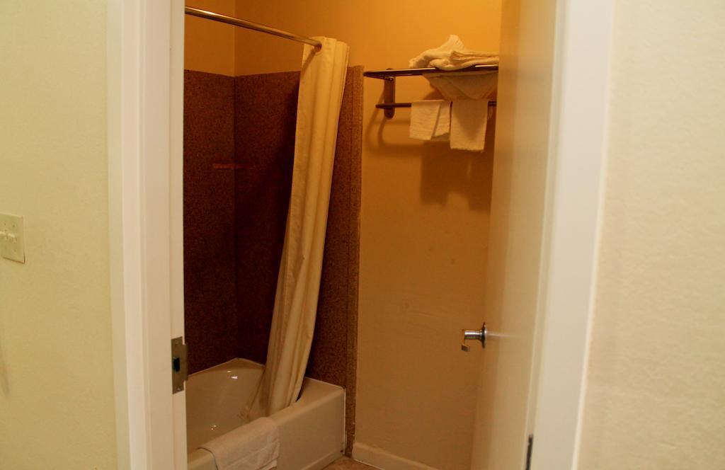 Best Way Inn And Suites - New Orleans Room photo