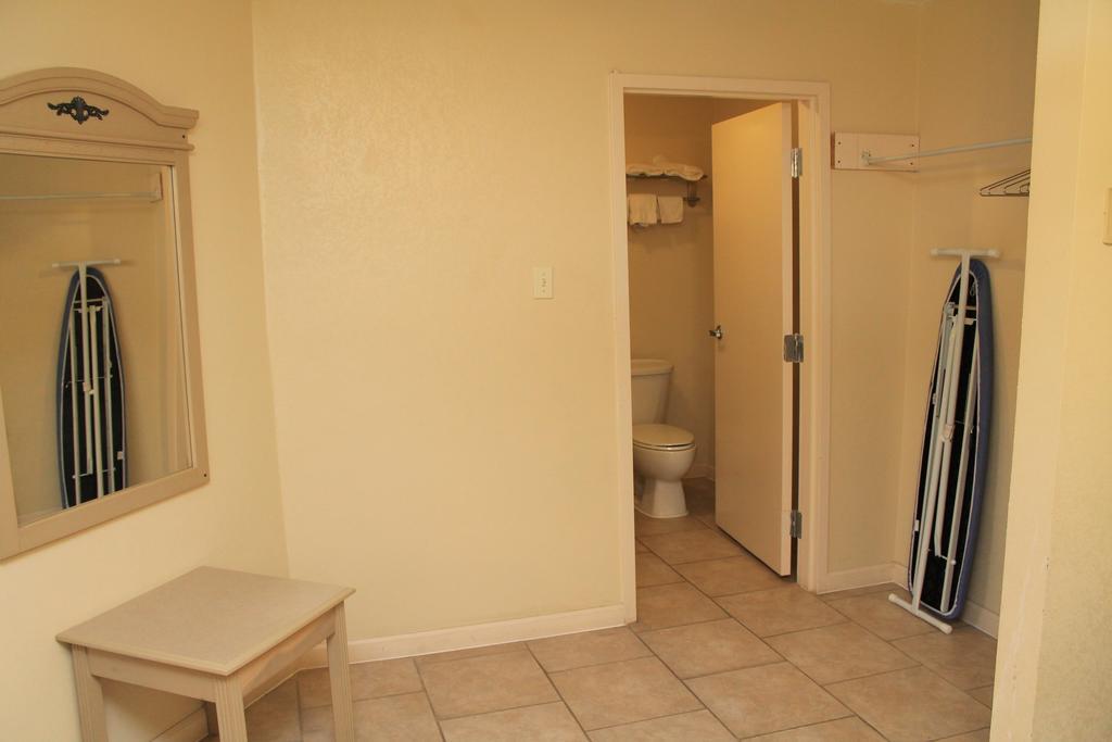 Best Way Inn And Suites - New Orleans Room photo